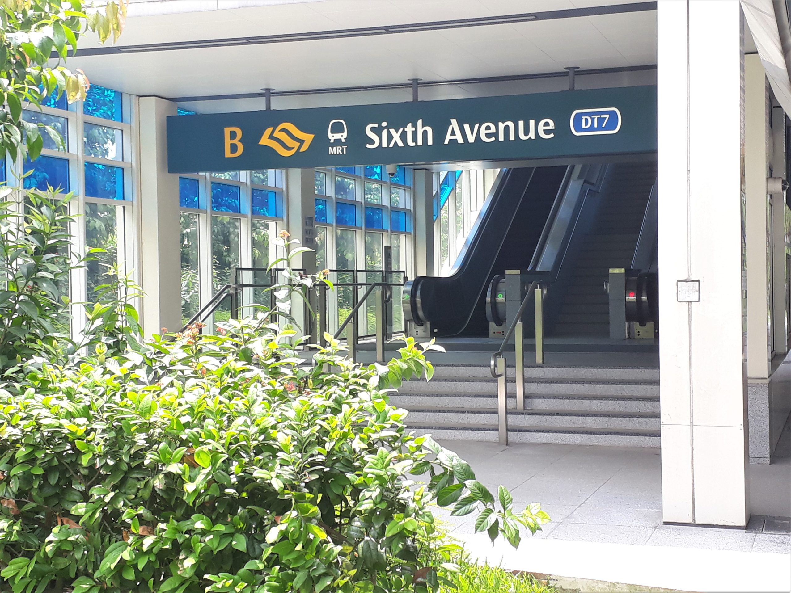 Dunearn House is with walking distance to Sixth Avenue MRT Station